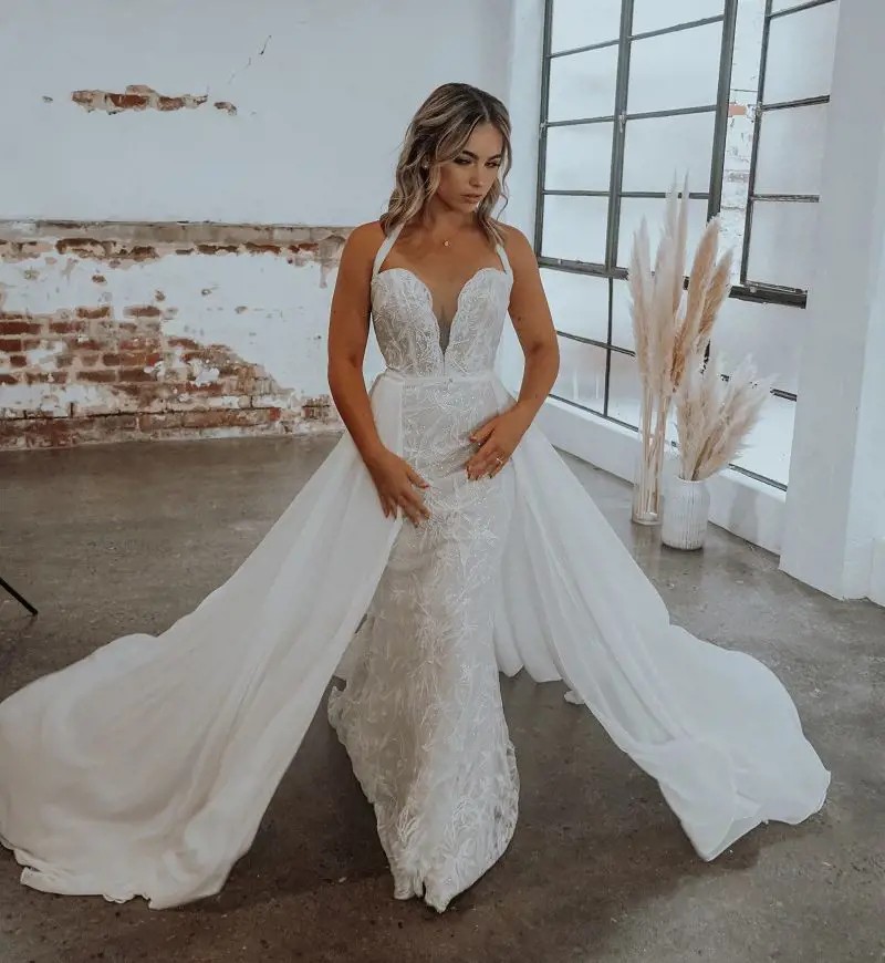 <span style="color:#EA1484"> RACHEL ROSE & PETER TRENDS,</span> Blush Bridal Lounge EXCLUSIVE - Main Image